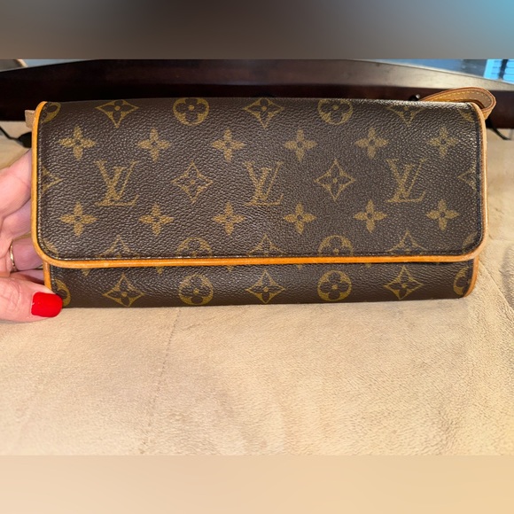 Louis Vuitton Monogram GM Twin Crossbody - Picture 1 of 8